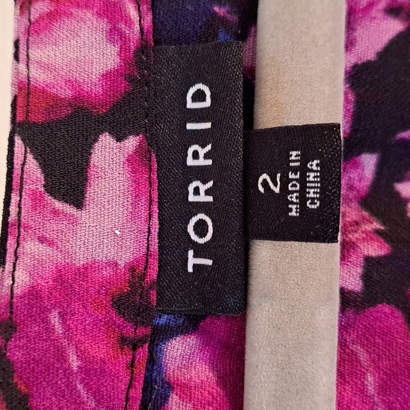 Torrid Gauze Split Front Pullover Top floral torrid size 2 - Picture 4 of 7